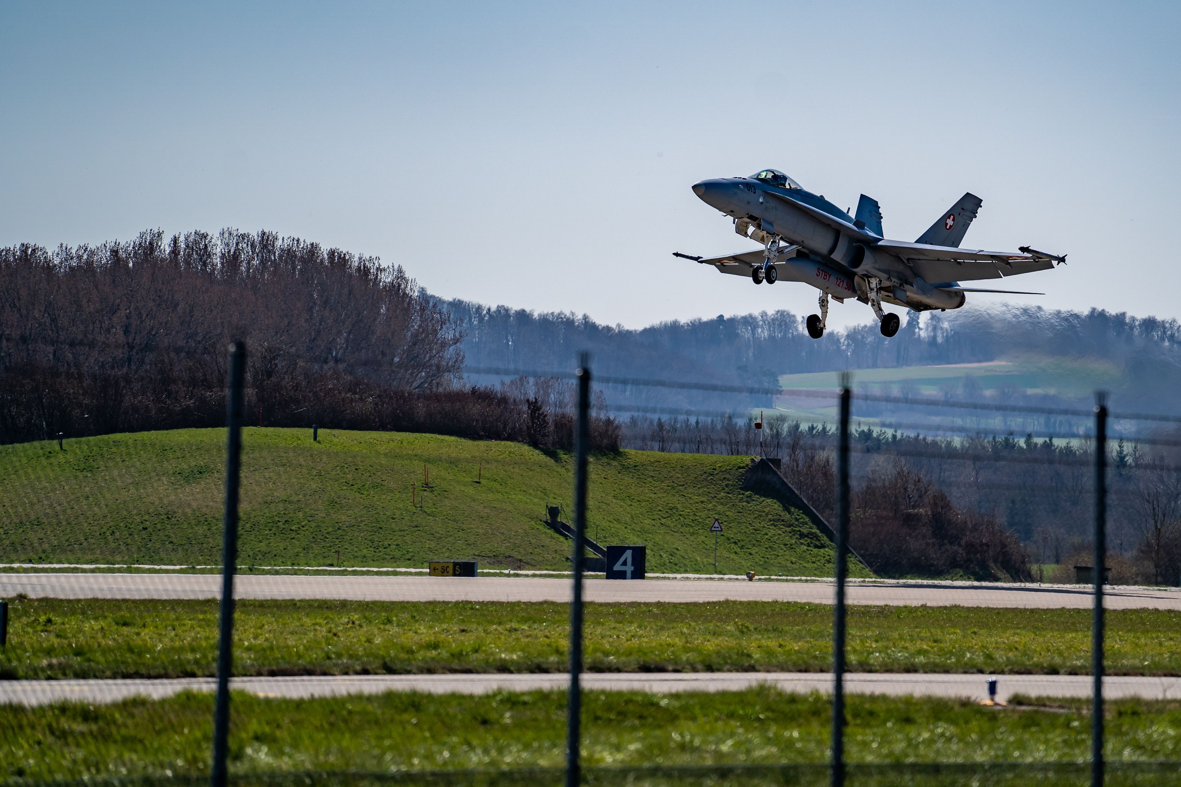 Les F/A-18 vont pouvoir à nouveau voler normalement